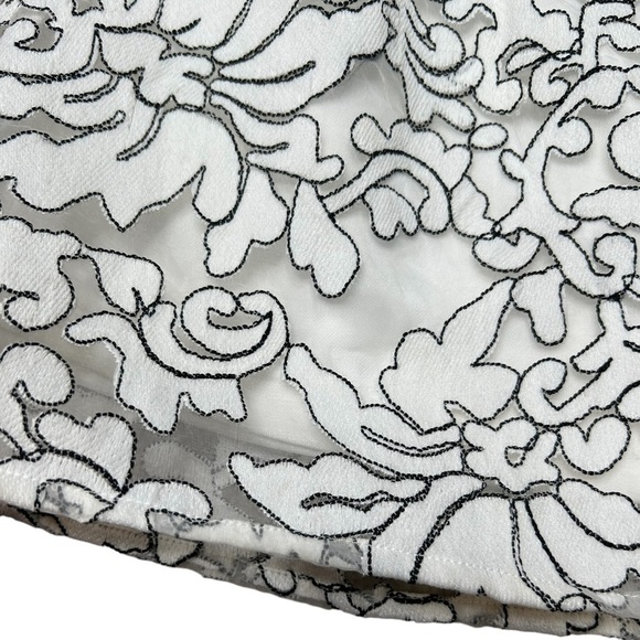 Francesca’s White And Black A-Line Sheer Floral Mini Flare Skirt Size Medium - Picture 6 of 14